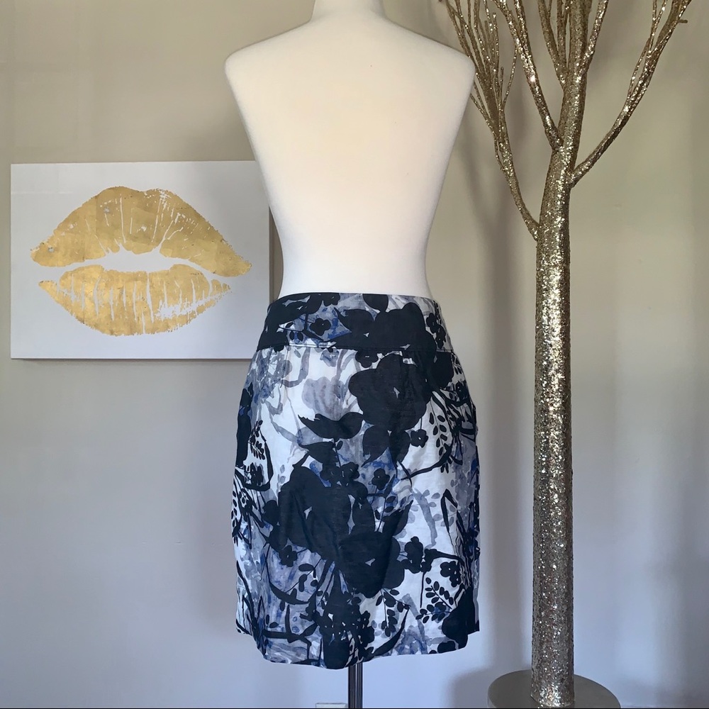 Ann Taylor Floral Skirt with Pockets, Size 6